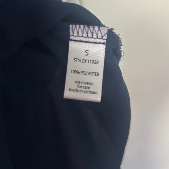 Active USA Deep Blue Sleeveless Blouse - Picture 5 of 6